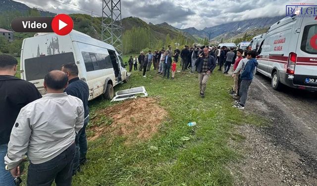 Hakkari’de İşçileri Taşıyan Minibüs Kaza Yaptı: 7 Yaralı