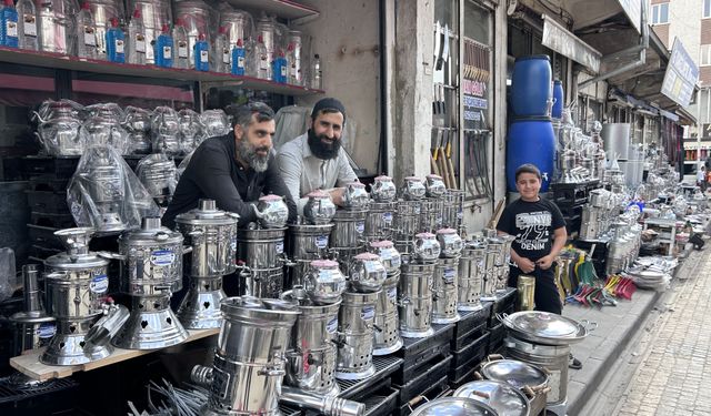 Van’da Yaz Bereketi: Semaver ve Mangal Ustaları Siparişlere Yetişemiyor