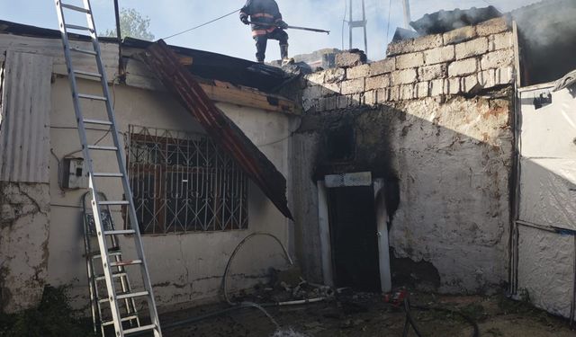 Van'da Odunlukta Çıkan Yangın Mahalleyi Ayağa Kaldırdı