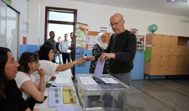 Üç İlde Mini Seçim Yarışı: 10 Bin Seçmen Sandık Başında