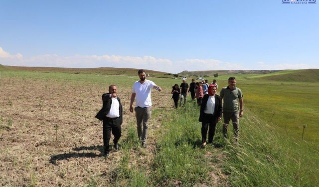 Tuşba Belediyesi'nden çiftçilere tam destek: "Bir fidan bir insan demektir"