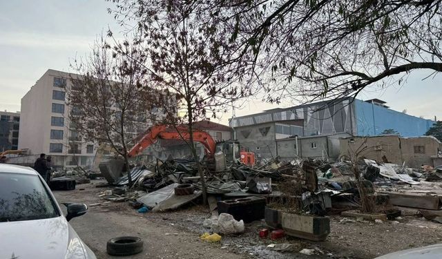 Van'da Yıkıp Bıraktılar, Geri Dönmediler