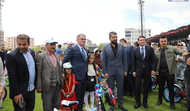 Van’da “Kitap Van” ve “Spor Van” Projelerinde Öğrencilere Ödül