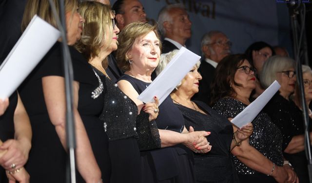 Van'da Müzik Dolu Gece: Festivalde Unutulmaz Performanslar Sergilendi