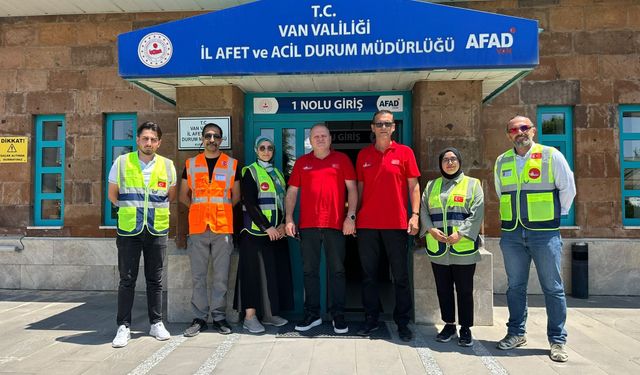 Van’da Afetlere Karşı Güç Birliği! AFAD ve İHAKUT Aynı Sahada