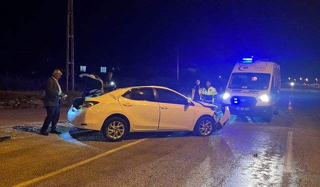 Van'da Kaza Yapan Otomobilin Bagajı Açıldı! İçinden Çok Sayıda Bira Kutusu Çıktı