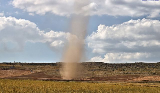 Bitlis'te Doğa Şovu: Ahlat'ta Oluşan Hortum Kameralara Yansıdı