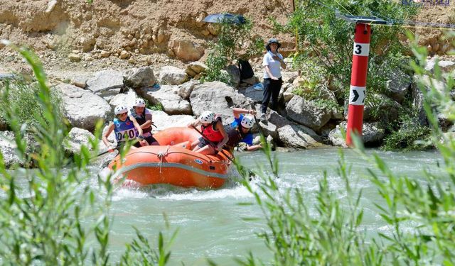 Van'da Kürekler Şampiyonluk İçin Çekildi: Türkiye Rafting Şampiyonası Sona Erdi