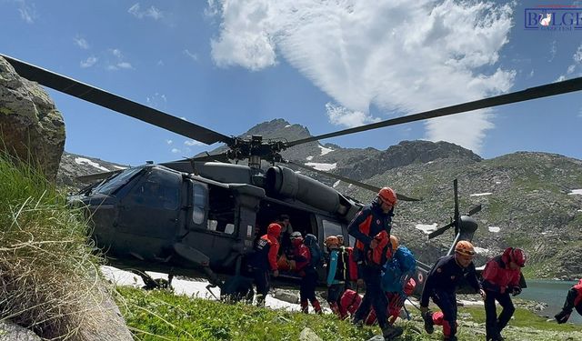 Zirvede Korku Dolu Saatler! Verçenik Dağı'nda Yaralanan Kadın Dağcı Helikopterle Kurtarıldı
