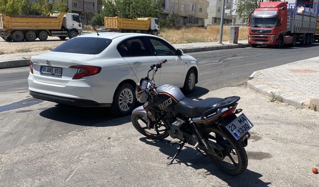 Motosiklet ile Otomobil Çarpıştı! Sürücü Hastaneye Kaldırıldı