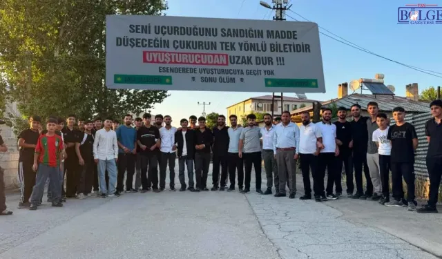 Van'da Dikkat Çeken Pankart Krizi!
