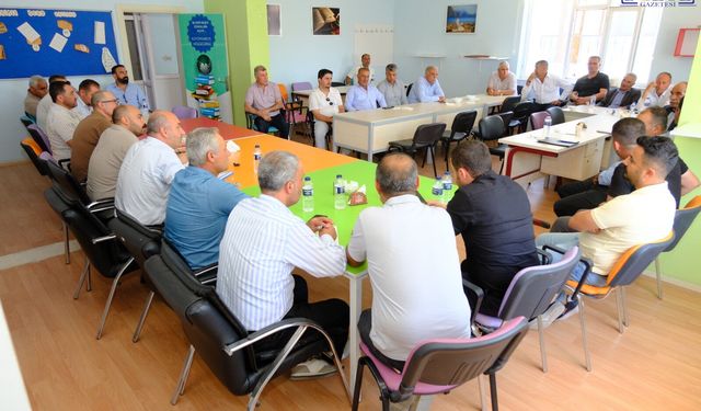 İpekyolu Belediyesi Erçek'te muhtarlarla buluştu