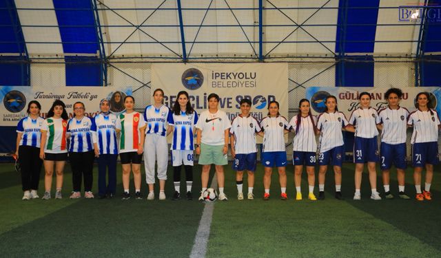 İpekyolu Belediyesi Kadınlar Futbol Turnuvası'nda finalistler belli oldu