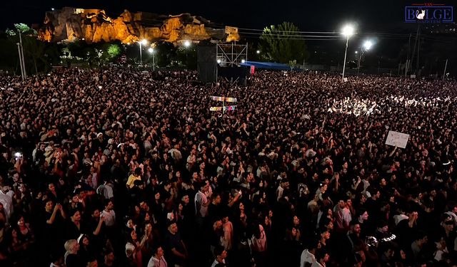 Van Kültür Yolu Festivali'nde İlk Gece Buray Rüzgârı Esti
