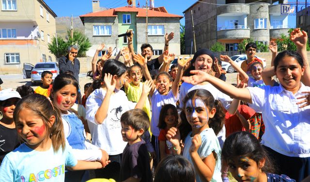 İpekyolu'nda Yaz Şenlikleri Coşkusu Sürüyor! Yüzlerce Çocuk Kültürel Etkinliklerde Buluştu