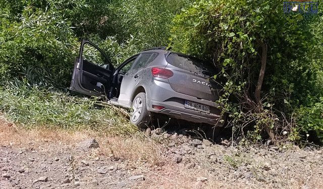 Van- Hakkâri yolunda faciadan dönüldü: Otomobil Zap Suyu’na düşmekten kurtuldu