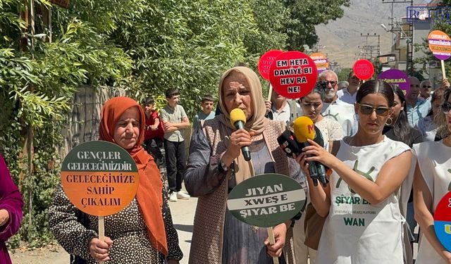 Van’da Mahalle Sakinlerinden Tepki: “O Pankartın Kime Ne Zararı Var?”