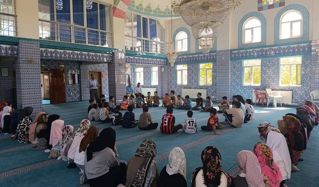 Edremit'te Yaz Kur'an Kursu Öğrencilerine Hazreti Peygamber Semineri