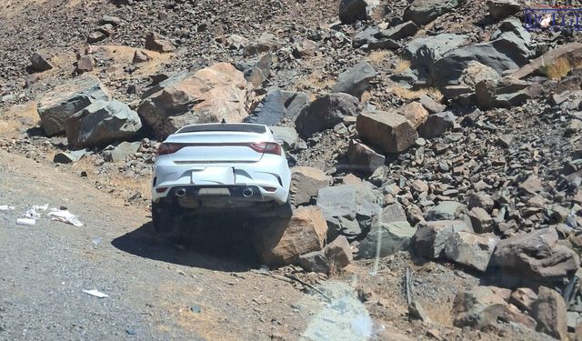 Hakkari-Çukurca Yolunda Feci Kaza: Aynı Aileden 3 Kişi Yaralandı