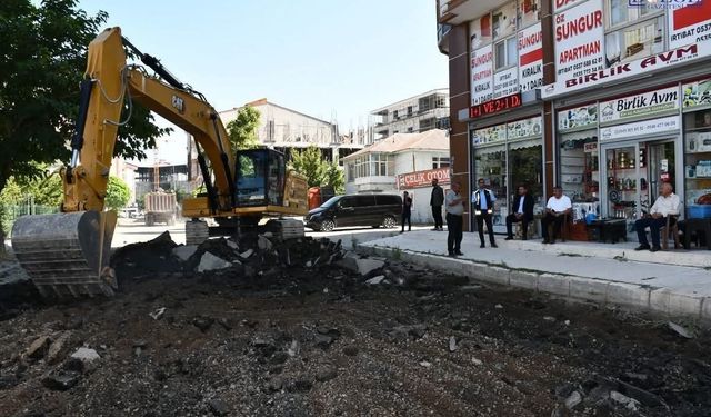 Patnos’ta ulaşım hamlesi! Atatürk Mahallesi’ne sıcak asfalt geliyor