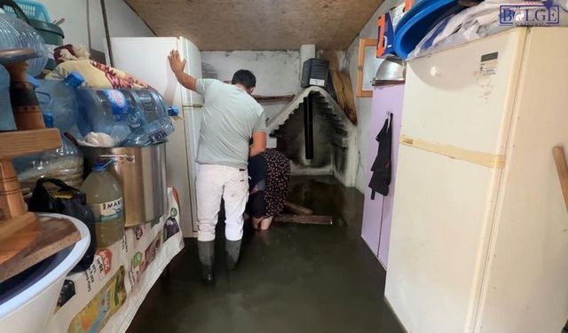 Sağanak yağış sonrası evler, ahırlar ve tarım arazileri sular altında kaldı