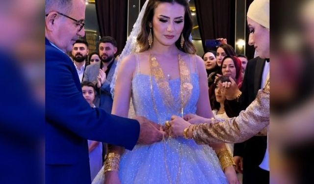 İki Kardeş İki Kardeşle Aynı Gün Evlendi, Babaları Kızlara Altın Kemer Taktı!