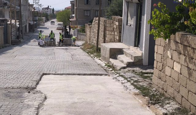İpekyolu’nda Yol Yapım ve Onarım Mesaisi Devam Ediyor