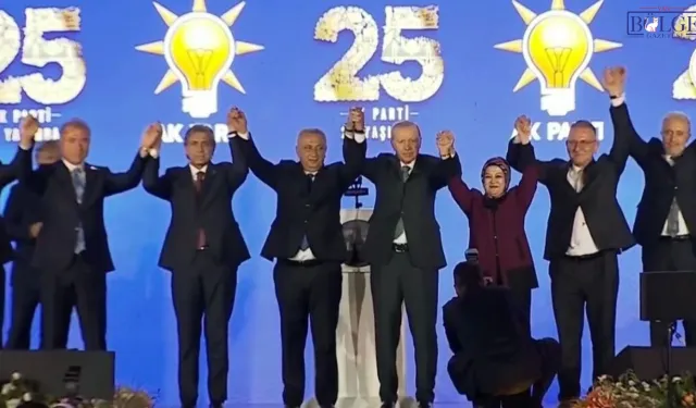 Erdoğan Rozetlerini Taktı: 3 Milletvekili ve 7 Belediye Başkanı AK Parti’de
