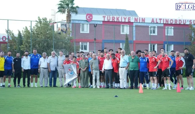 İzmir’de Vanlılardan Vanspor’a Moral Ziyareti: “Asla Gurbette Değilsiniz”