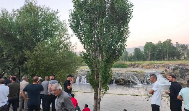 Van’da Acı Olay: Oğlunu Kurtarmak İsterken Canından Oldu