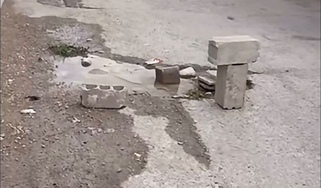 Van'da Mahallelinin Sabrı Taştı! Vali Mithatbey'de Çukurlu Yollar Tepki Çekiyor