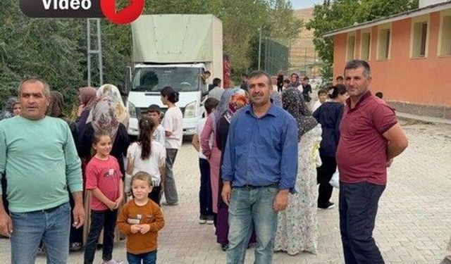 Van’da Veliler Kalabalık Sınıflara Tepki Gösterdi