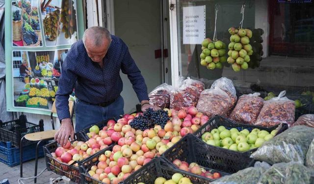 Muş’un bağlarında hasat bereketi! Tezgâhlar güz meyveleriyle doldu