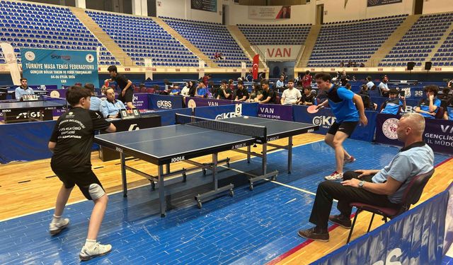 Van’da masa tenisi şöleni! 20 ilden 220 sporcu yarışıyor