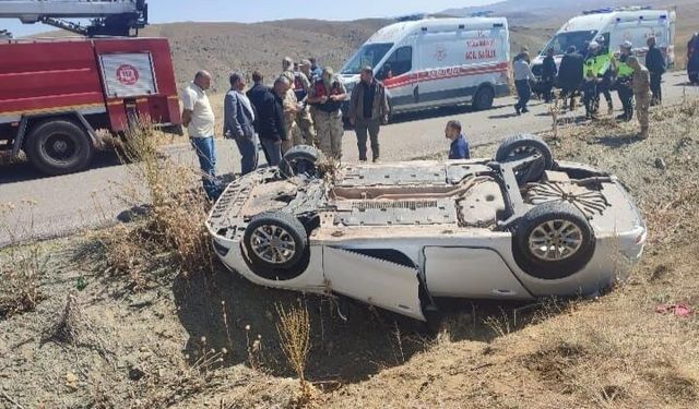 Van’da iki ilçede kaza alarmı! Otomobiller hurdaya döndü, yaralılar var