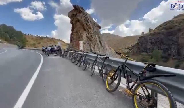 Tarihi Deliklitaş için dikkat çeken çağrı! 20 bisikletli pedal çevirdi