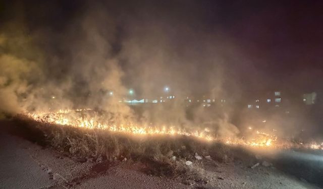 Van’da gece saatlerinde yangın paniği!