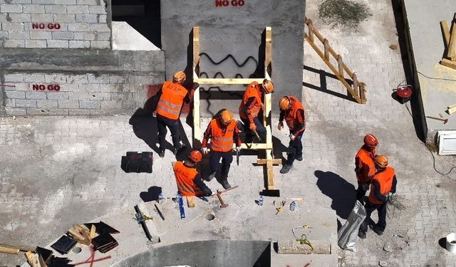 Van AFAD ekipleri şafak vaktinde de sınavda! Operasyon 30 saati aştı