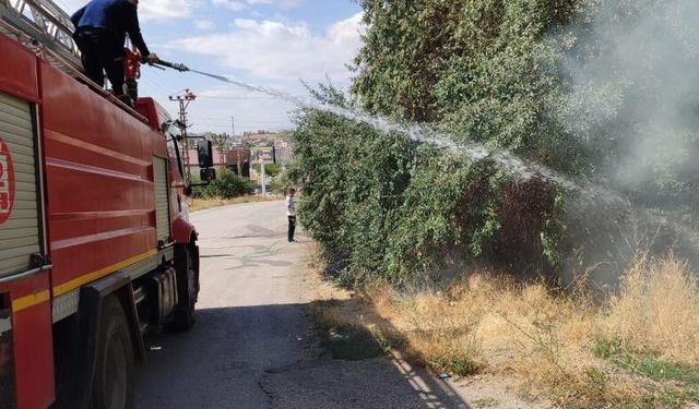 Van'da bahçede yangın çıktı ekipler söndürdü