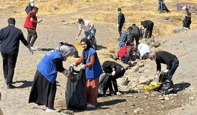 Van Gölü kıyısında alarm veren görüntü! 100 kişi seferber oldu