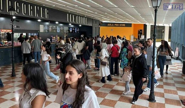 777 bin kişi sinema salonlarına akın etti