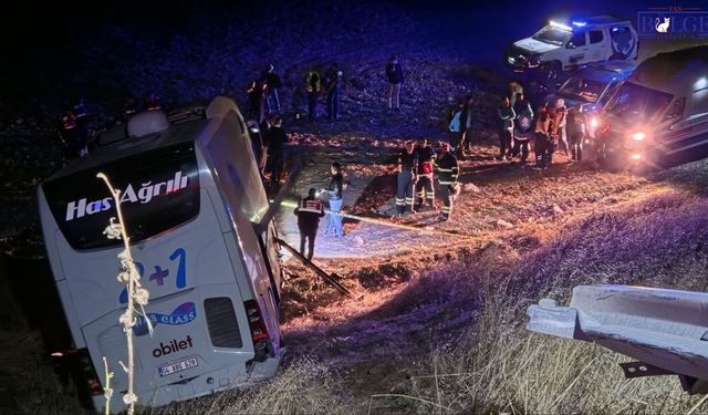 Ağrı’ya Giden Otobüs Şarampole Uçtu! 2’si ağır 24 yaralı