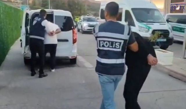 Telefonla korkutup ziynet eşyalarını aldılar: 2 şüpheli tutuklandı