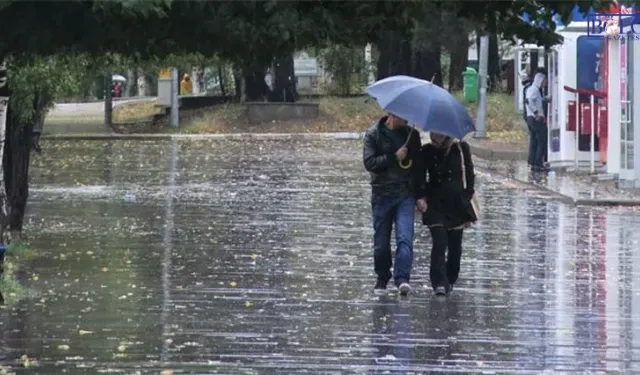 Van’da sağanak yağış etkili oldu! Cadde ve sokaklar suyla kaplandı