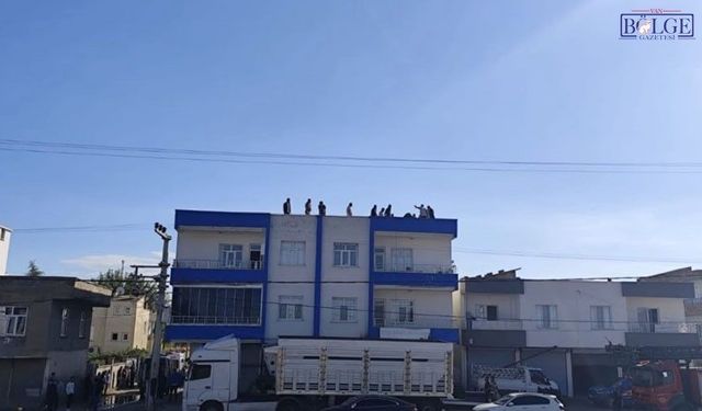 Elektrik akımına kapılan usta hayatını kaybetti, 2 kişi ağır yaralandı