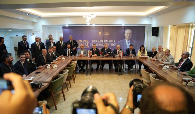 AK Parti Van’da sahaya indi: 15 günde 40 mahalle ziyaret edildi