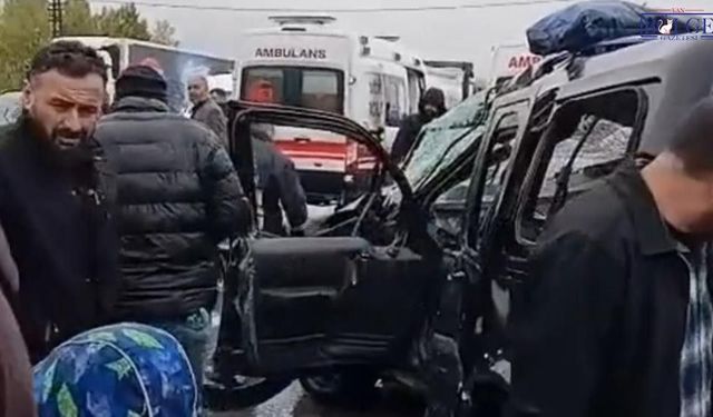 Van’da tır ile çarpışan araçta 2 kişi yaralandı