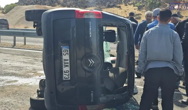 Van yolunda korkutan kaza! 2 yaralı