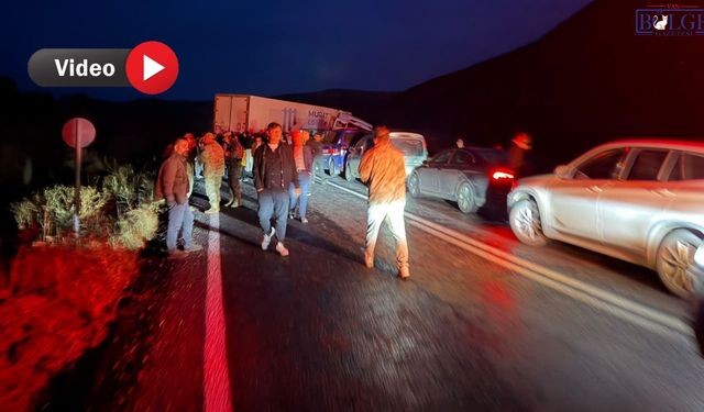 Van-Hakkari Karayolunda Tır Yan Yattı: Yol Trafiğe Kapandı