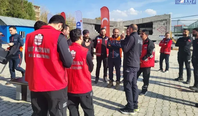 Van Umut Kervanı arama kurtarma ekibi deprem anma programına katıldı